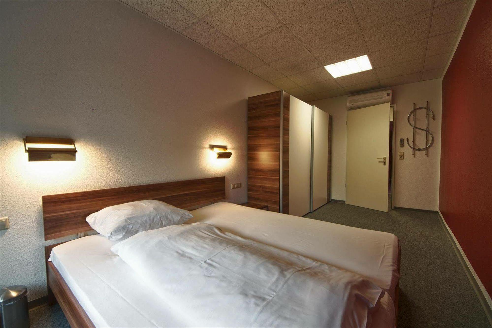 Kubler Stars Hotel Karlsruhe Exterior foto